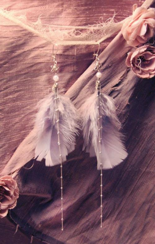 Silver Mauve Shooting Star Feather Earrings
